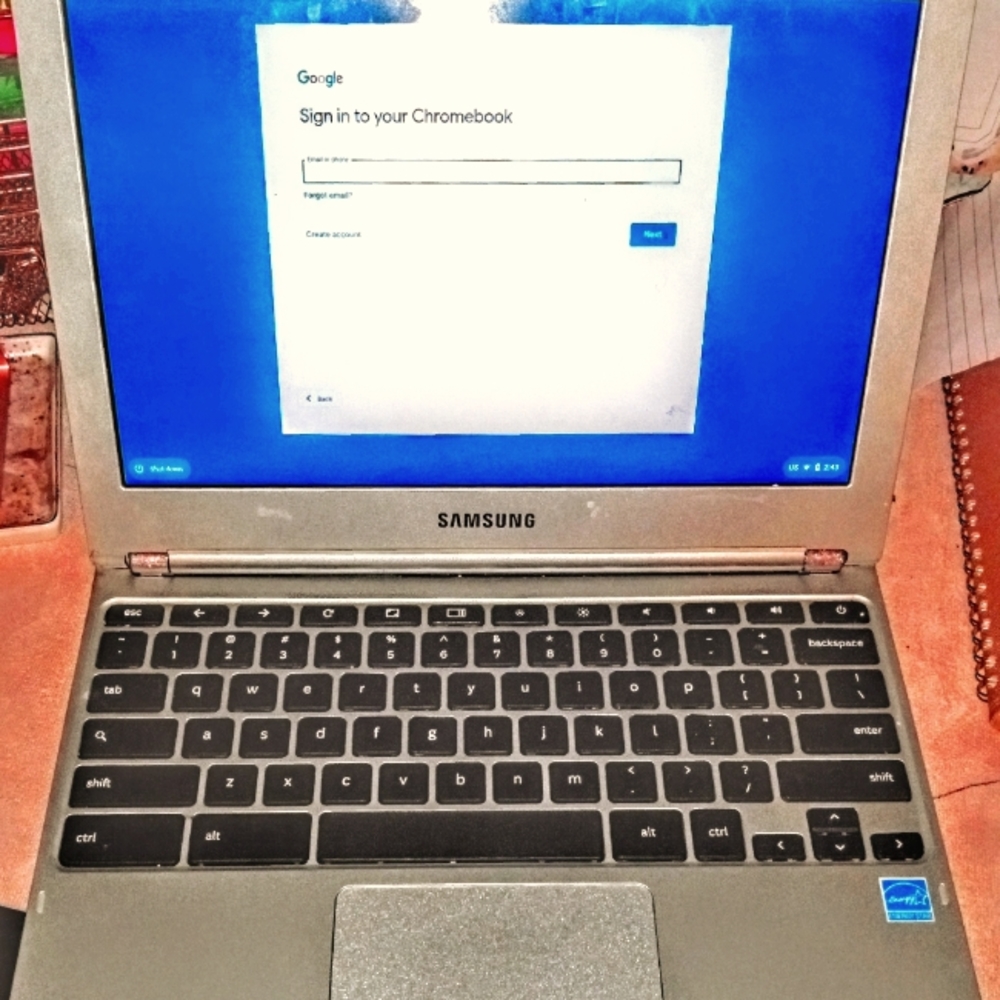 Samsung laptop 10 inch by 8 inch screen